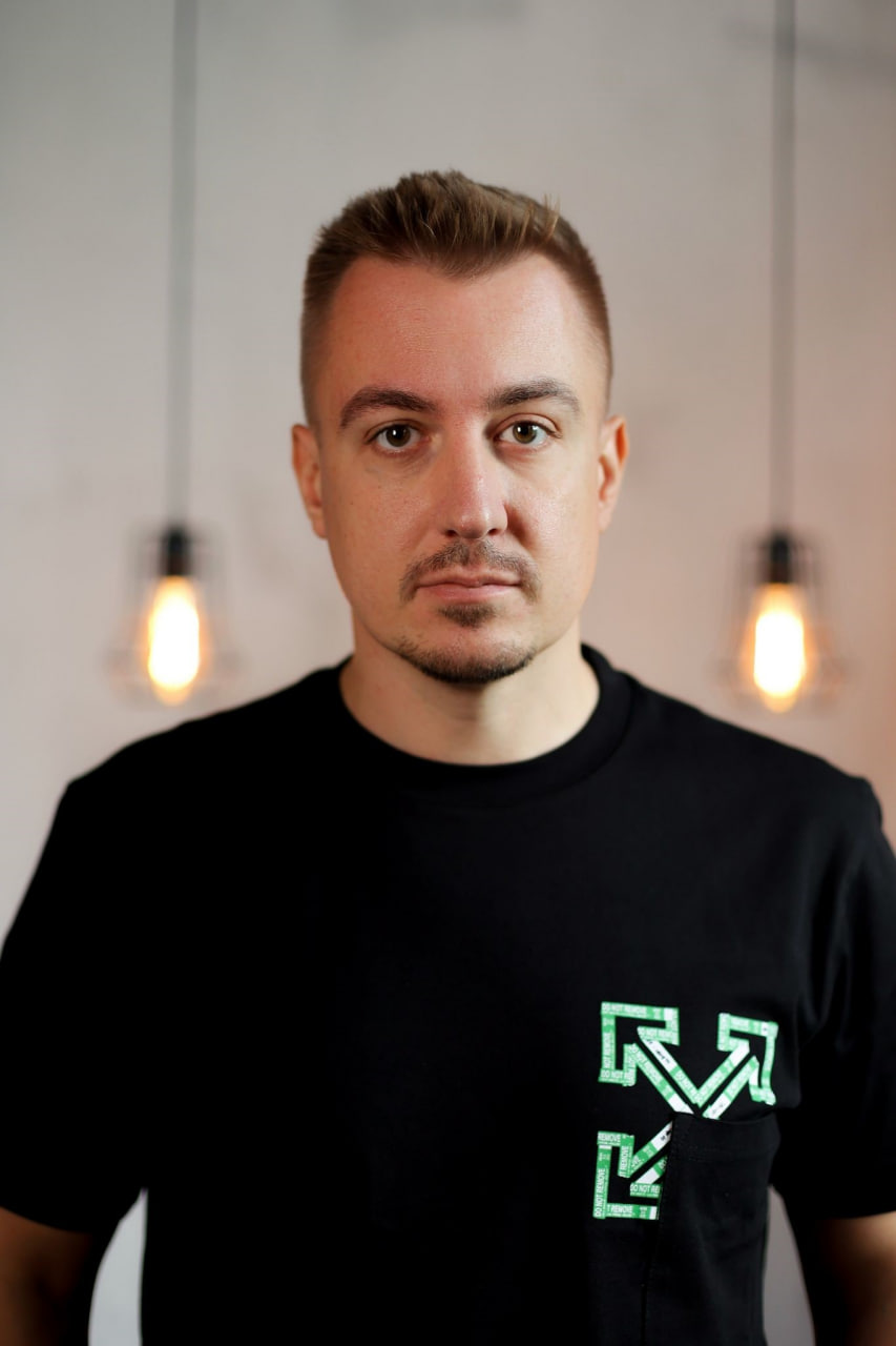 автор